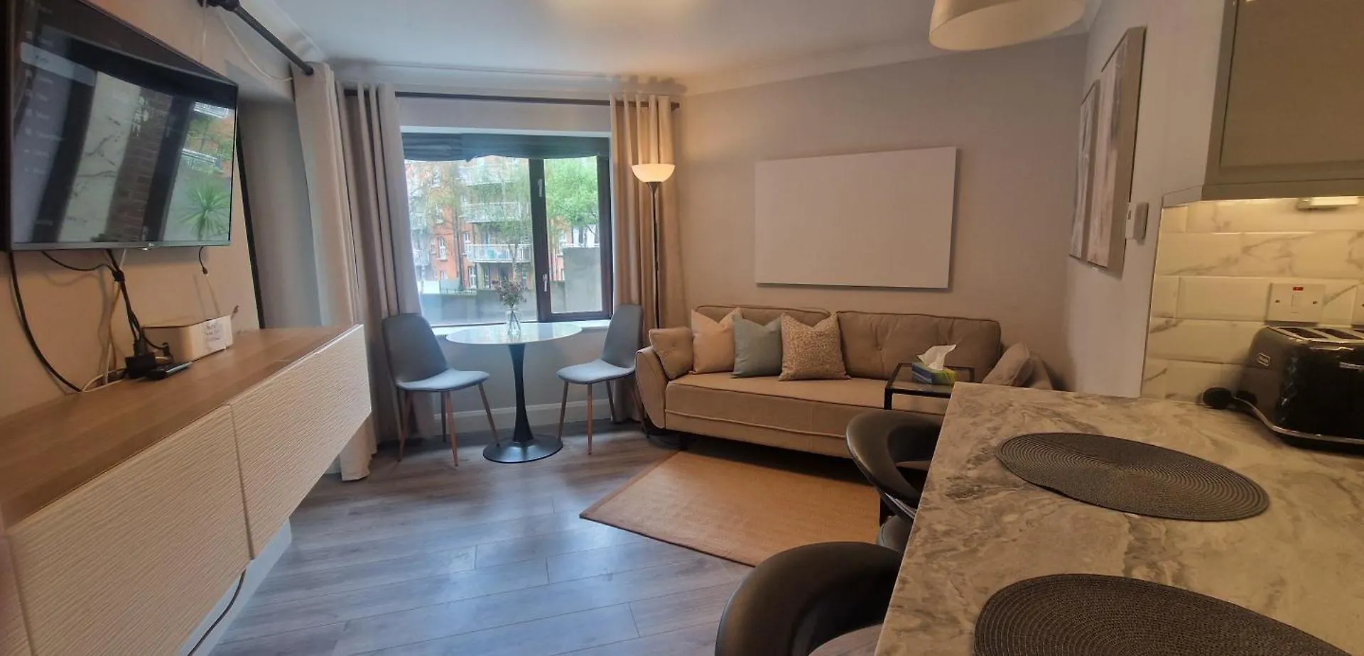 Appartamento Upgraded & Slick 2Bd Heart Of City At Christchurch Dublino