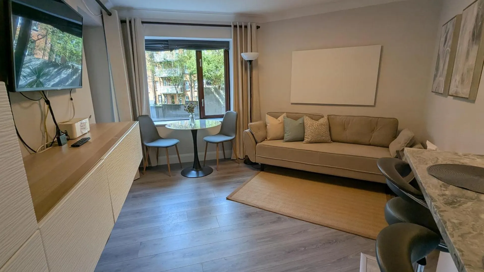 Upgraded & Slick 2Bd Heart Of City At Christchurch联系方式